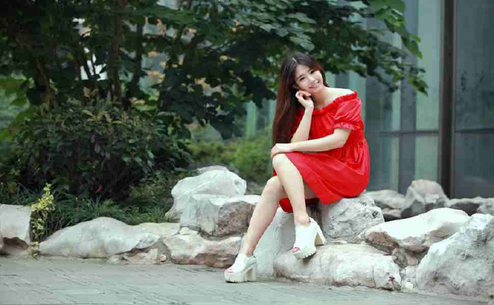 55岁九头身裁判帅出圈，涨粉60万网封“法拉利经典款”